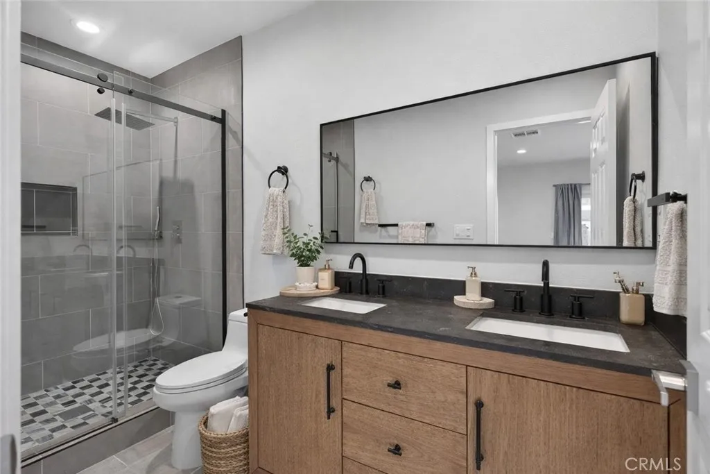 Additional image 58 of 906 W poplar Street, Compton, CA 90220