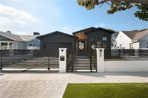 4517 Stansbury Avenue, Sherman Oaks, CA 91423 - MLS#: SB25013351