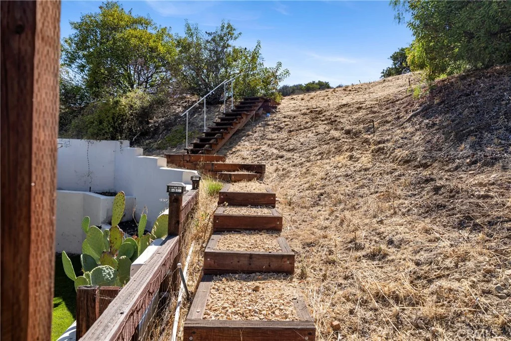 251 S Skyline Dr, Thousand Oaks, CA 91361