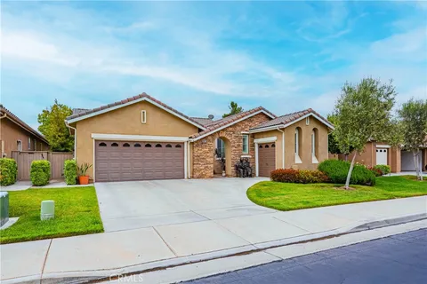 28413 Raintree Drive, Menifee, CA MLS: SW25095345