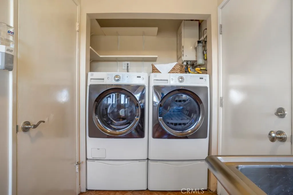 8615 Skyline Drive, Los Angeles, CA 90046