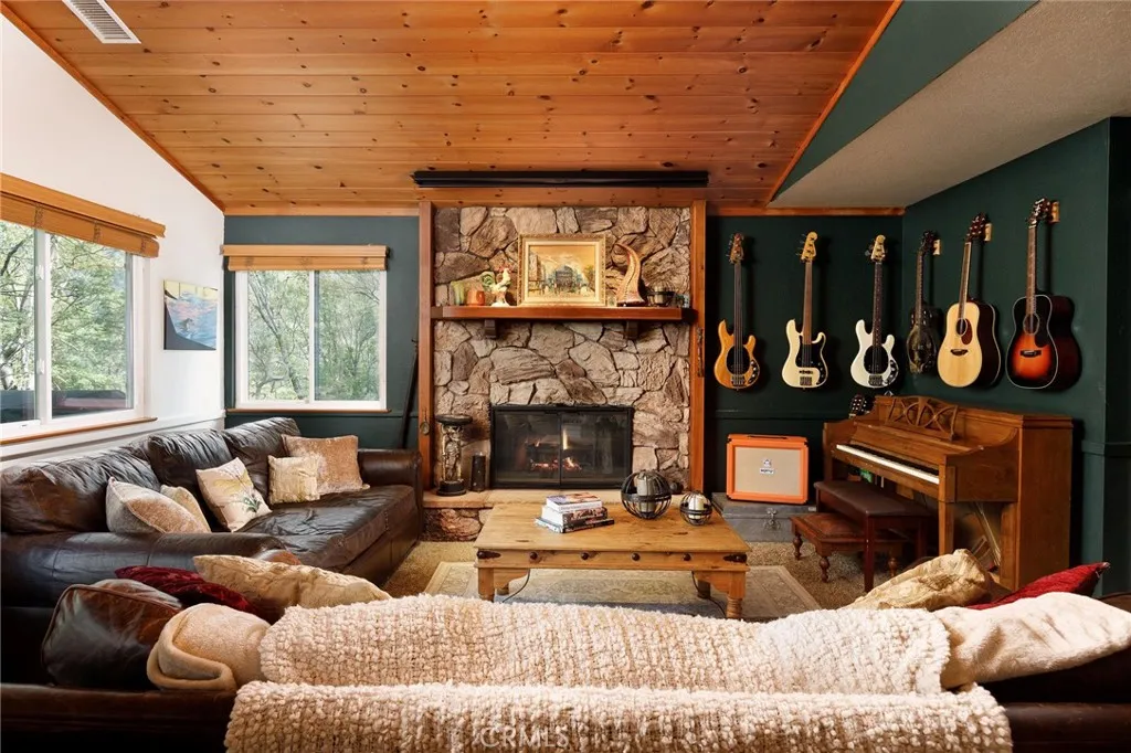 Additional image 6 of 453 Davos Drive, Crestline, CA 92325