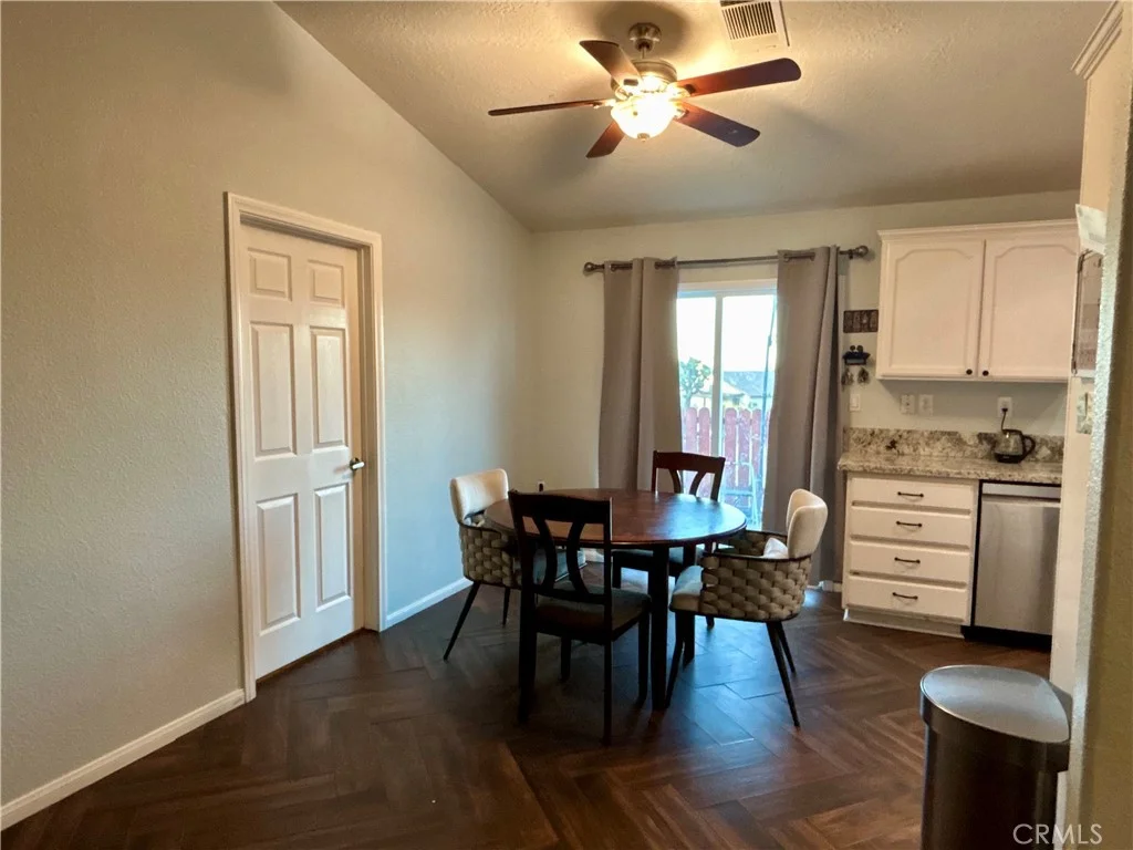 18618 Vine St, Hesperia, CA 92345 photo 4