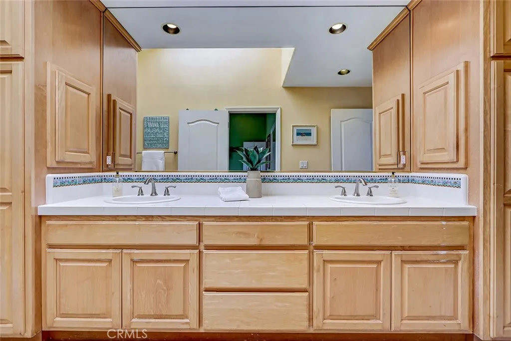 Additional image 101 of 2101 Lynngrove Dr, Manhattan Beach, CA 90266