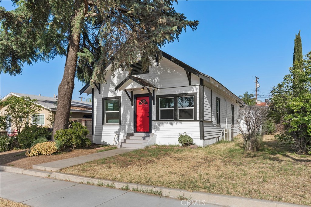 1017 Washburn Avenue, Corona, CA 92882 - MLS#: PW23076640