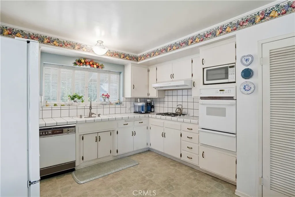 Additional image 36 of 14951 Gilmore St, Van Nuys, CA 91411