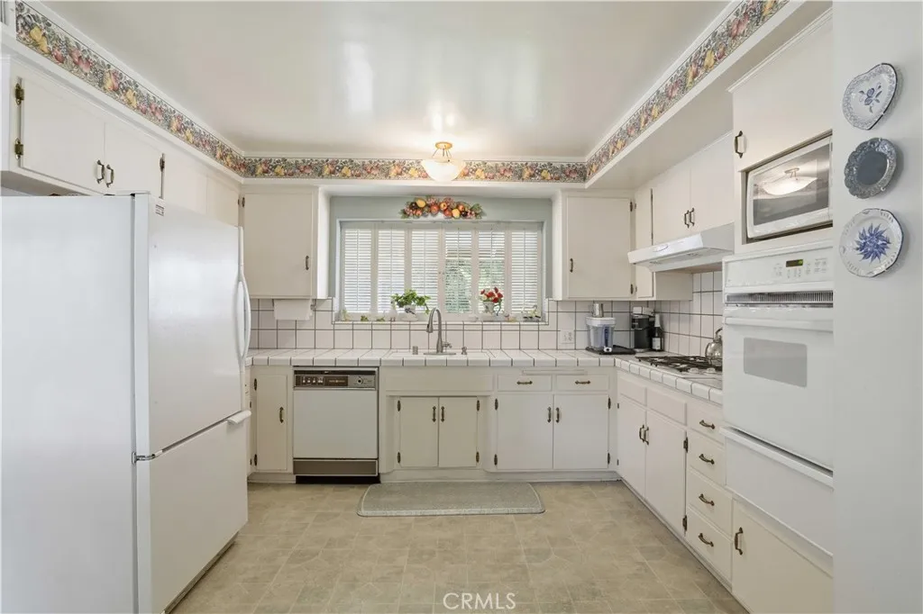 Additional image 35 of 14951 Gilmore St, Van Nuys, CA 91411