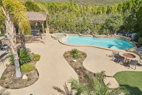 689 E Boxwood Lane, Azusa, CA MLS: SR25036948