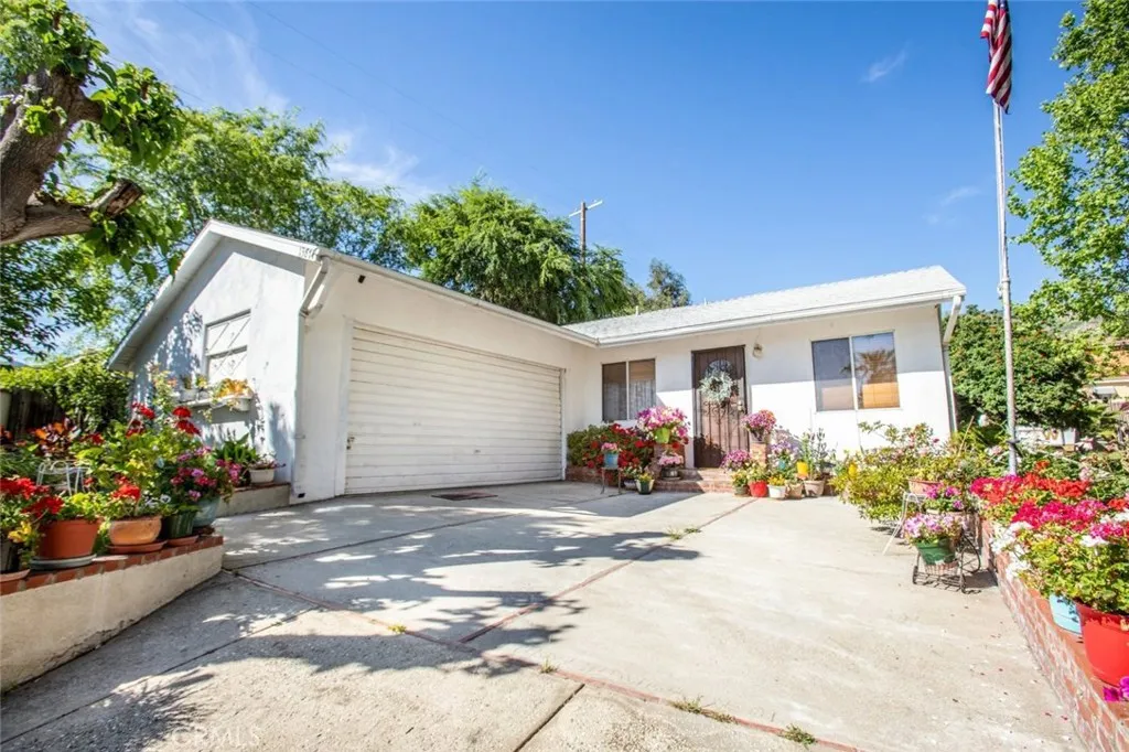 13874 Aults Avenue, Sylmar, CA 91342