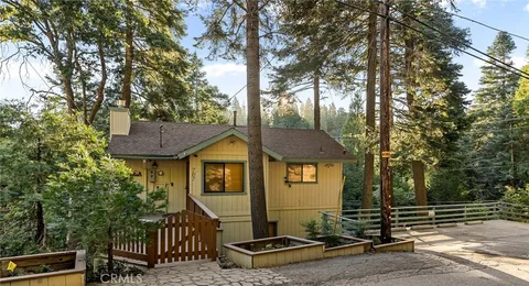 707 Virginia Court, Lake Arrowhead, CA MLS: IG25074714
