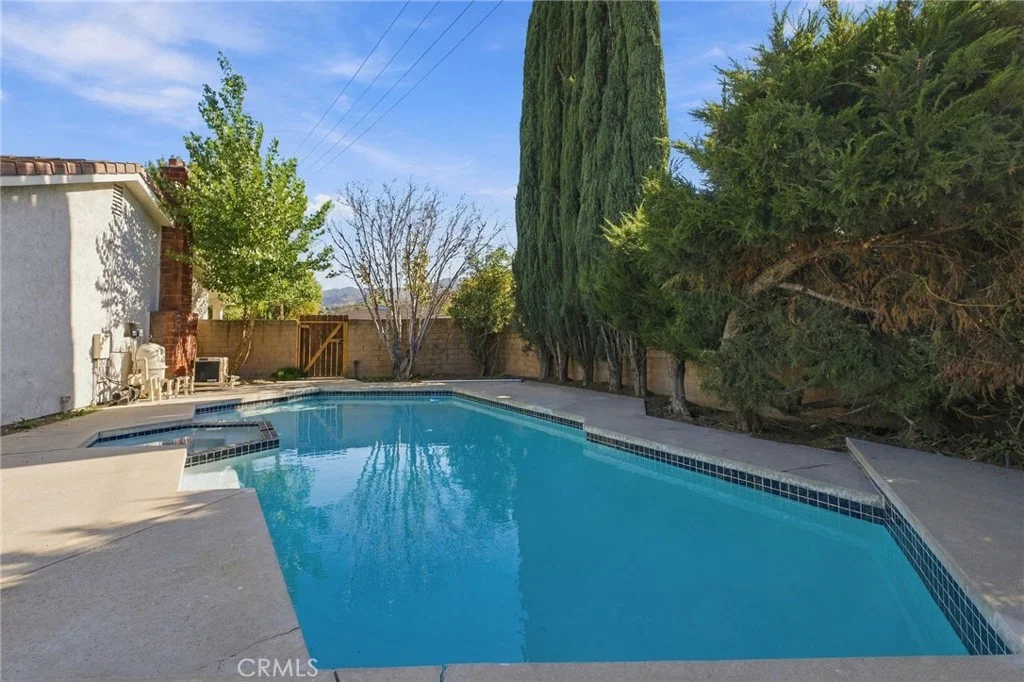 24361 Wabuska St, Newhall, CA 91321
