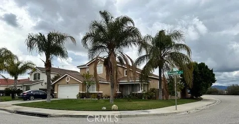 816 Riverwalk Drive, San Bernardino, CA MLS: CV25042113