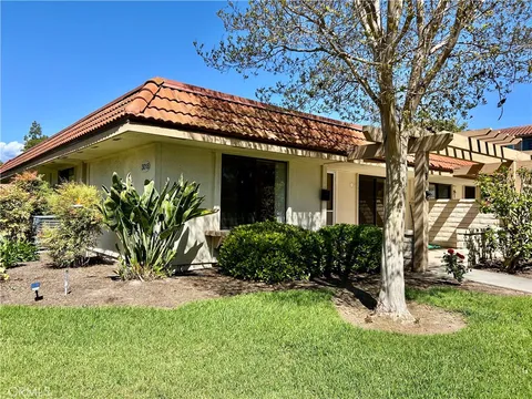 3018 Via Buena Vista Unit B, Laguna Woods, CA 92637 - MLS#: OC25078672