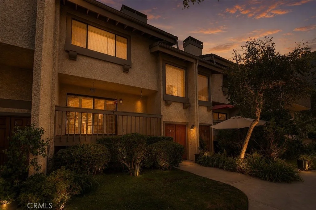 26015 Alizia Canyon Dr Unit B, Calabasas, CA 91302
