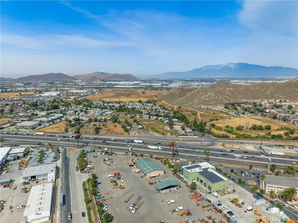 2981 S La Cadena Dr, Colton, CA 92324