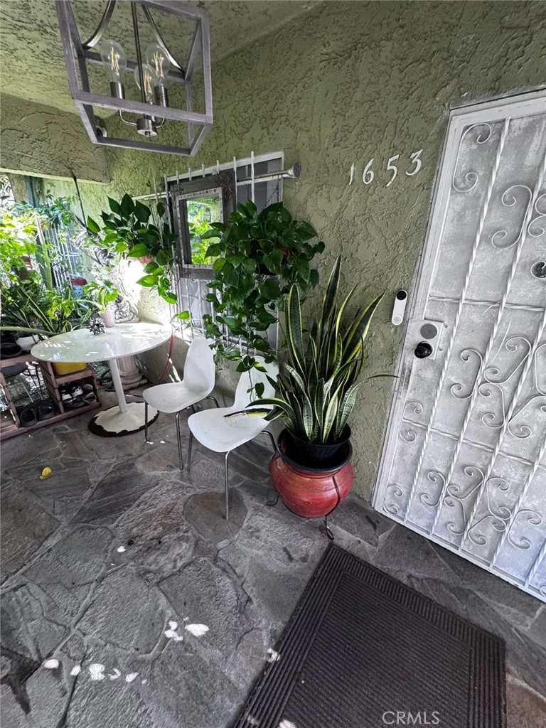 1653 W 68th St, Los Angeles, CA 90047