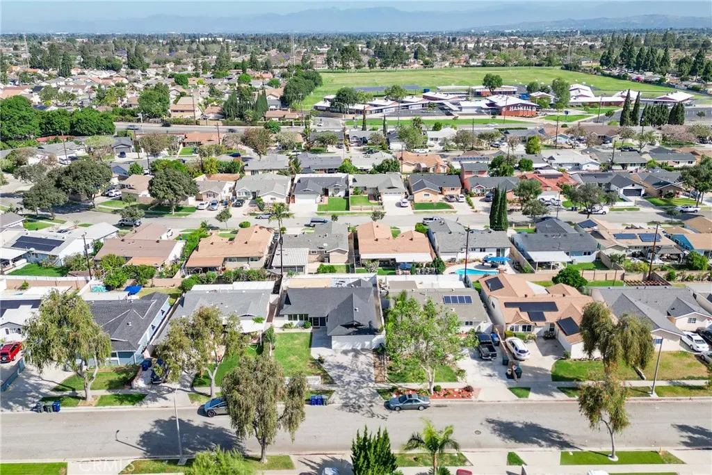 11439 205th St, Lakewood, CA 90715