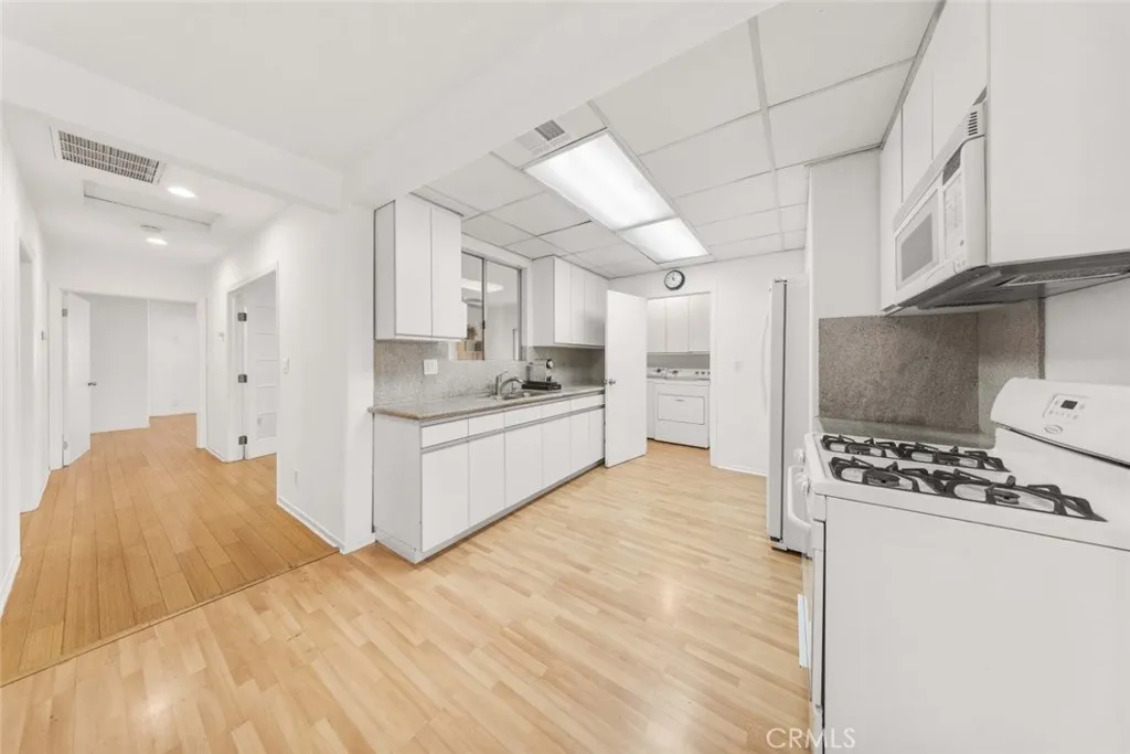 Additional image 37 of 12329 Burton, North Hollywood, CA 91605