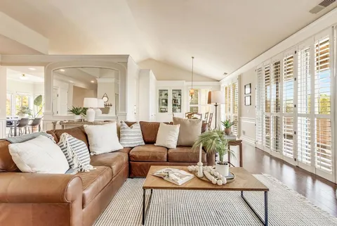 77 Via Larga Vis, Bonsall, CA MLS: PTP2502068