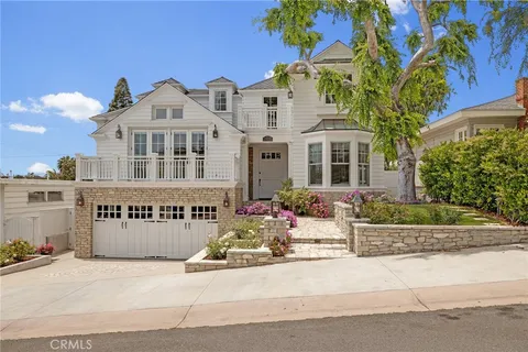 2711 Elm Avenue, Manhattan Beach, CA MLS: SB25051518