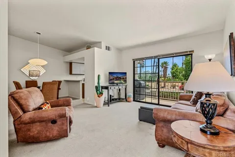 505 S Farrell Drive Unit Q104, Palm Springs, CA MLS: PTP2501918