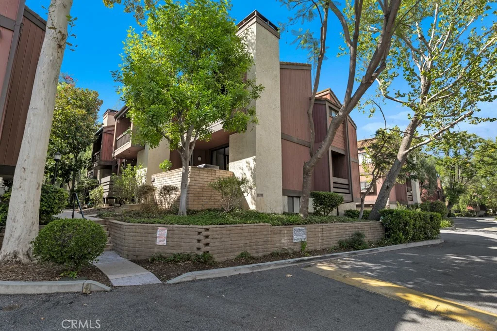 21931 Burbank Boulevard Unit 25, Woodland Hills, CA 91367