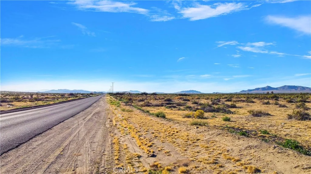 Avenue O, Palmdale, CA 93591