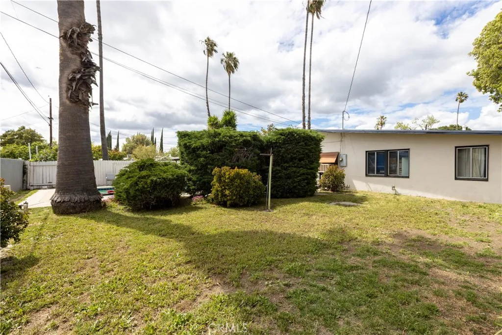 19552 Arminta Street, Reseda, CA 91335