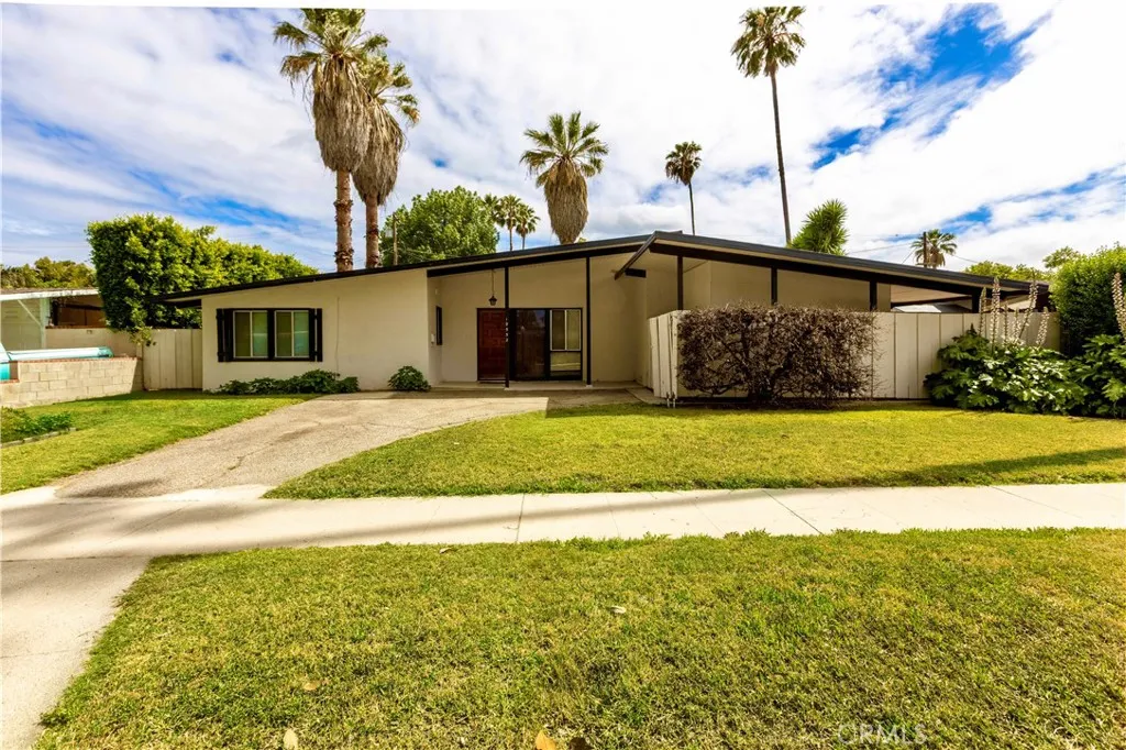 Additional image 2 of 19552 Arminta Street, Reseda, CA 91335