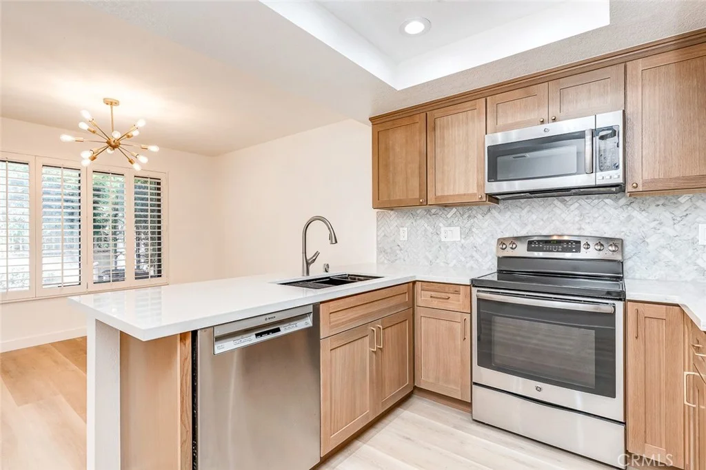 933 Creekside Drive Unit 126, Fullerton, CA 92833 photo 2