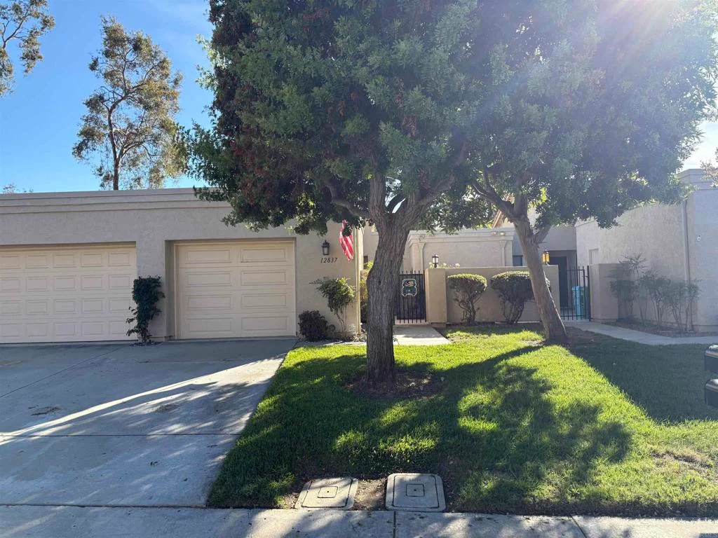 12837 Via Moura, San Diego, CA 92128