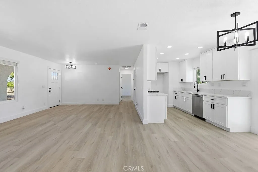 Additional image 9 of 16559 Warwick Street, Victorville, CA 92395