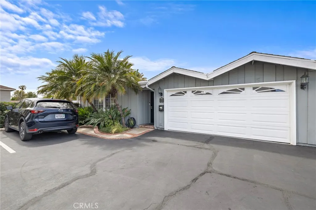 2435 Marseilles Way, Costa Mesa, CA 92627