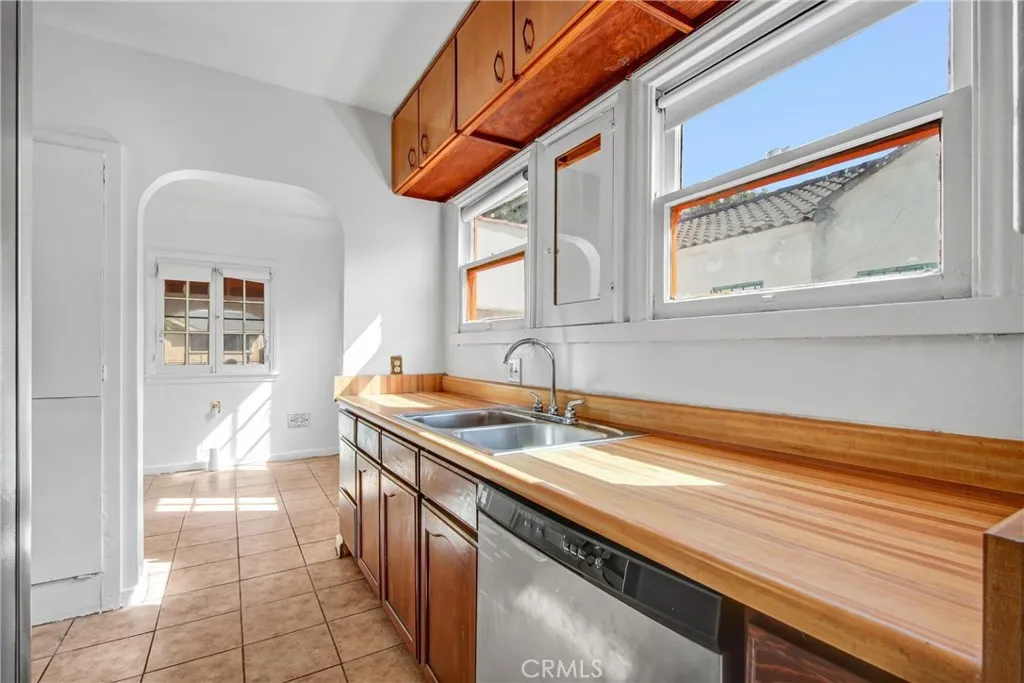 Additional image 16 of 914 E 83rd Street, Los Angeles, CA 90001