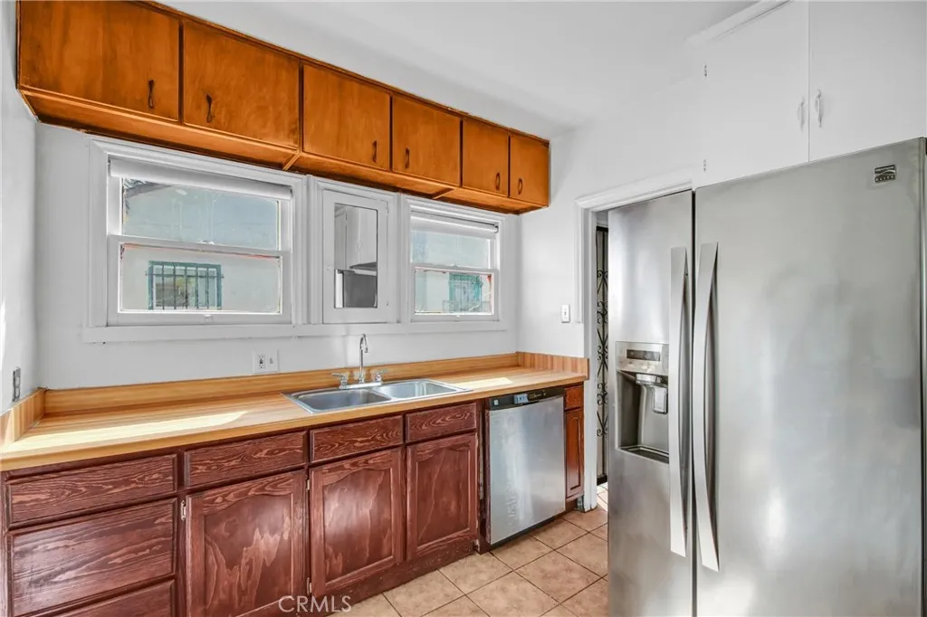 Additional image 49 of 914 E 83rd Street, Los Angeles, CA 90001