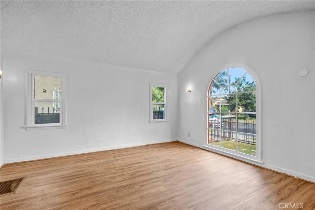 Additional image 10 of 914 E 83rd Street, Los Angeles, CA 90001