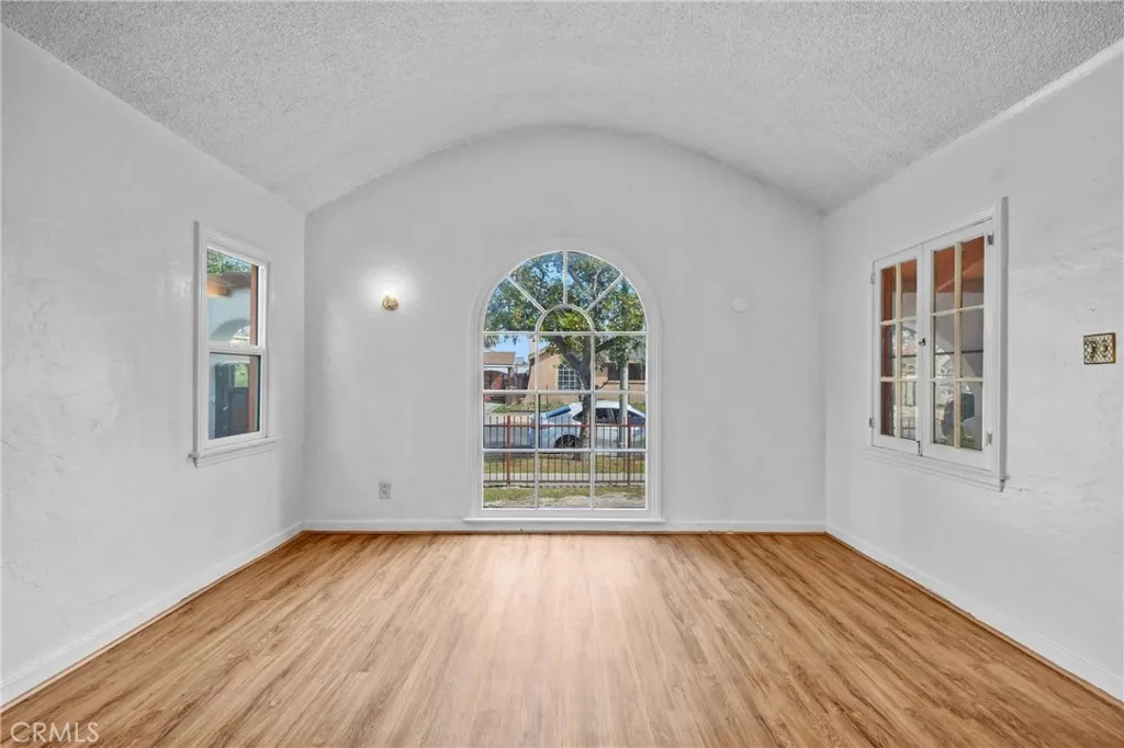 Additional image 45 of 914 E 83rd Street, Los Angeles, CA 90001