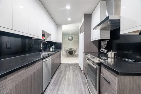 927 N Kings Road Unit 212, West Hollywood, CA MLS: WS25050491