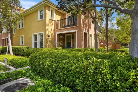 111 Chantilly, Irvine, CA MLS: PF25082037