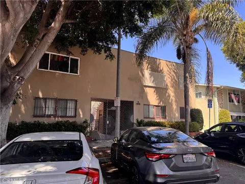 925 E Appleton Street Unit 4, Long Beach, CA MLS: PW25107653