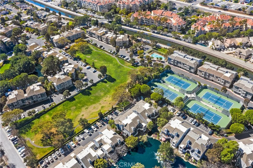 20301 Bluffside Cir Unit 313, Huntington Beach, CA 92646