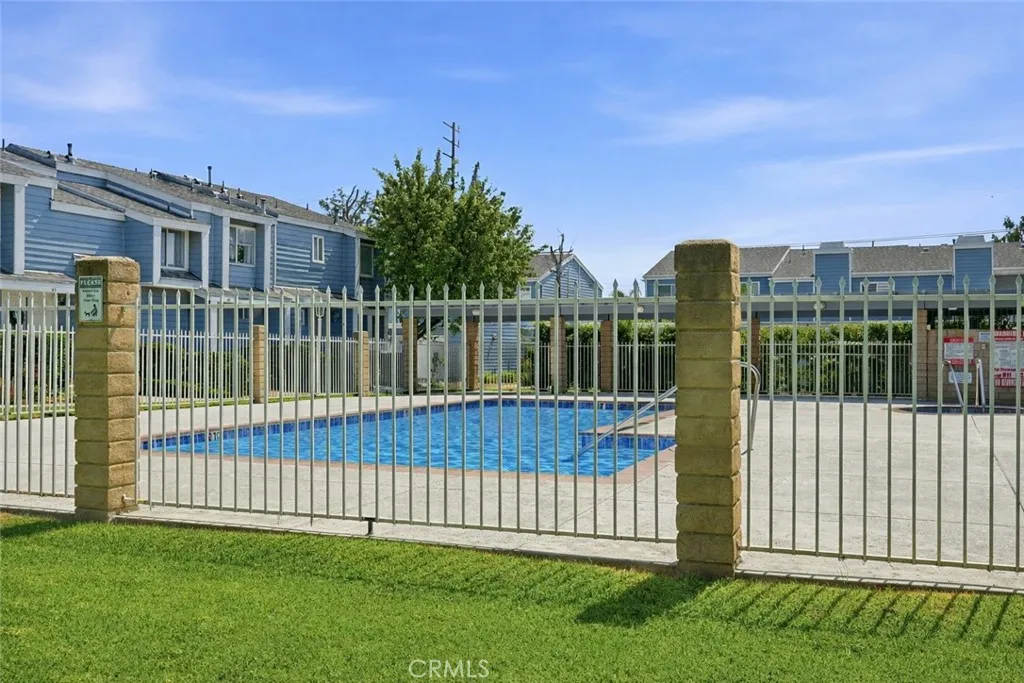 15735 Nordhoff Street Unit 11, North Hills, CA 91343