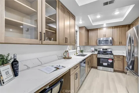 33 Giovanni Aisle Unit 360, Irvine, CA MLS: CV25084545