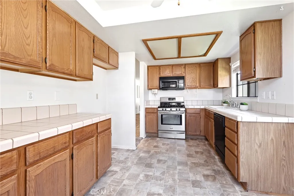 Additional image 36 of 19077 Elm Dr, Apple Valley, CA 92308