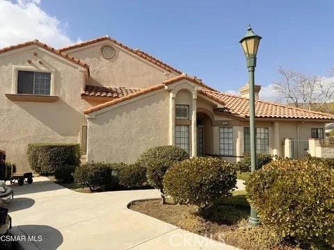 240 Country Club Dr, Simi Valley, CA 93065