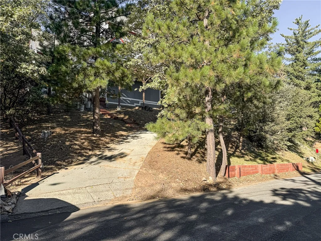 1284 Cortina Dr, Lake Arrowhead, CA 92352