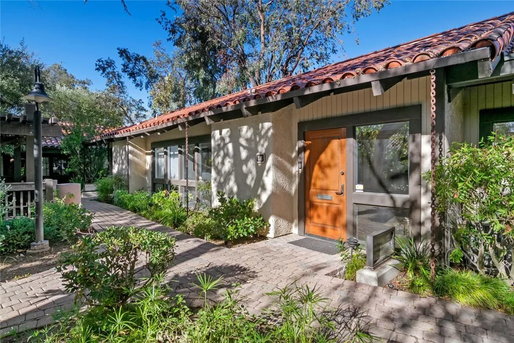 Additional image 2 of 23501 Park Sorrento Unit 211, Calabasas, CA 91302