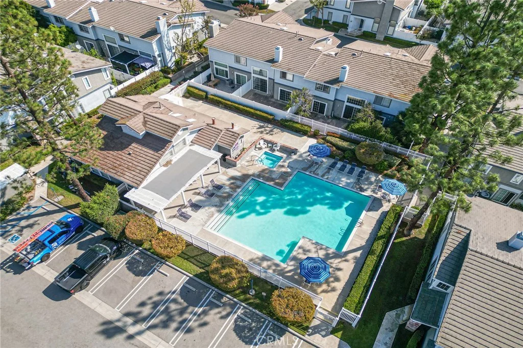 125 Autumn Oaks Ln, Glendora, CA 91741