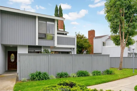 616 Brookview Way Unit 64, Costa Mesa, CA MLS: OC25055959