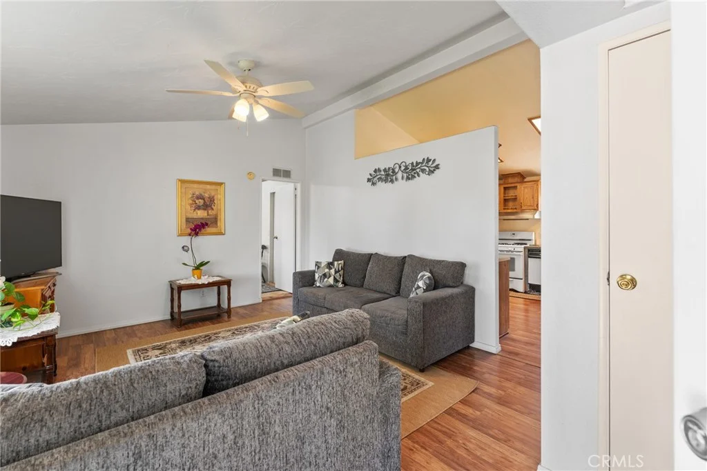 387 Turquoise Dr, Perris, CA 92571 photo 4